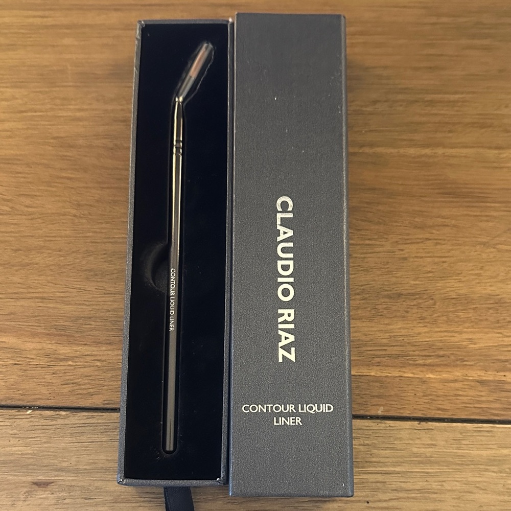 Claudio Riaz Black Contour Liquid Liner